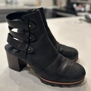 Sorel Black cut out Ankle Boots, Sz 8.5